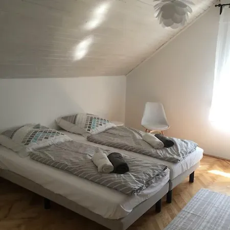 Holiday home Greyhound House Vonyarcvashegy
