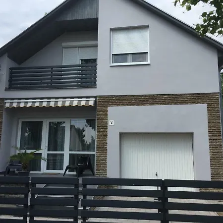 Holiday home Greyhound House